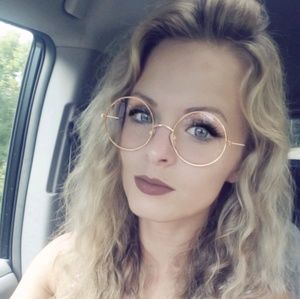 Meet your Posher, Alana